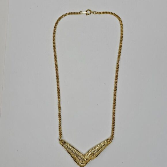 Vintage Black Enamel V Cut Out Necklace 16.5" Curb Chain Choker Gold Tone Metal - Picture 3 of 9